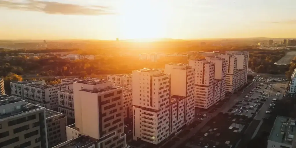 Quais as vantagens da mídia offline no mercado imobiliário?